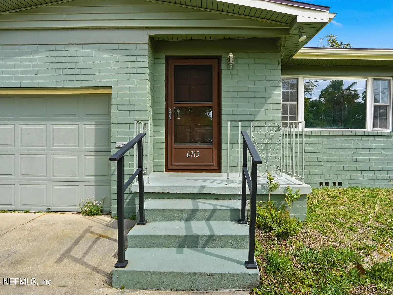 3 bed, 2.0 bath, 1620 sqft, $1,999 — Photo 2