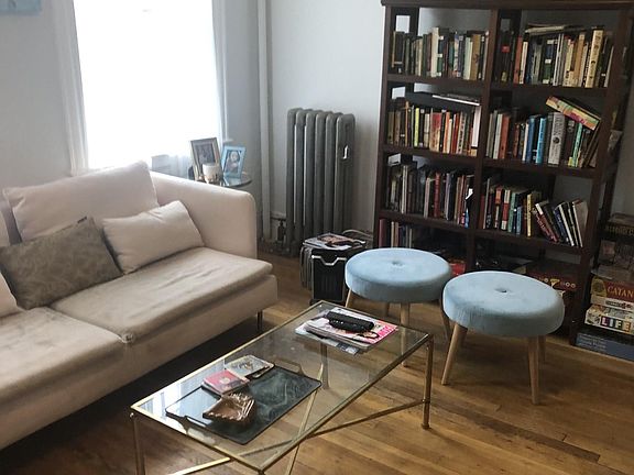 2nd image of 10 Lothian Rd APT 7