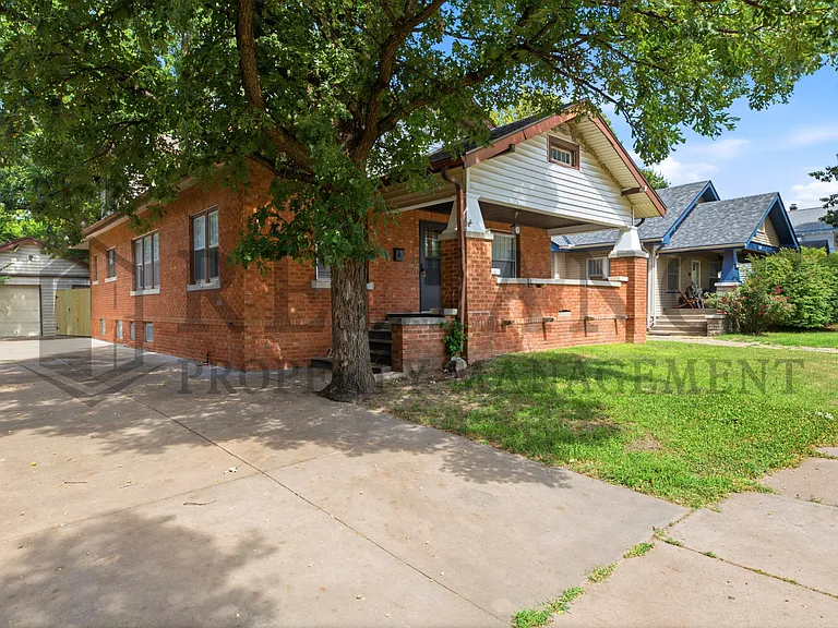 525 S Chautauqua Ave — Photo 2