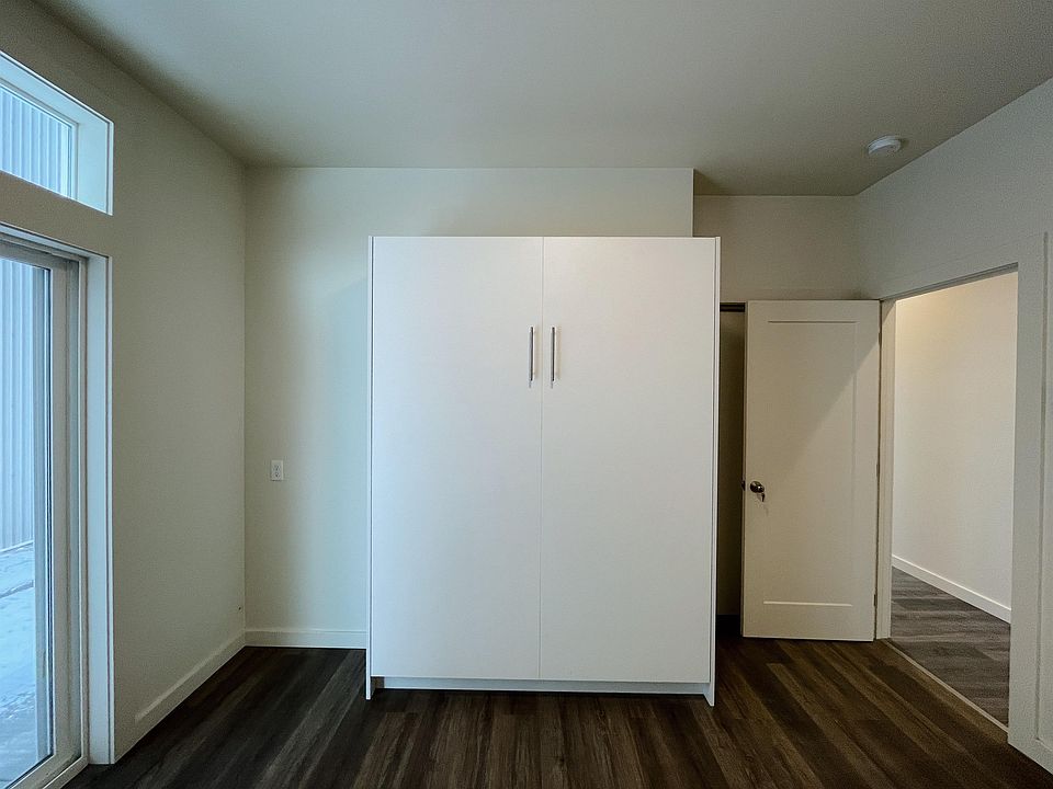Space-saving murphy bed included!