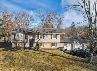 18 Baylor Rd, New City, NY 10956