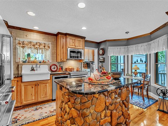 3rd image of 214 Raven Cliff Rd