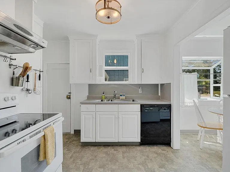 1355 Sunset Ave — Photo 5