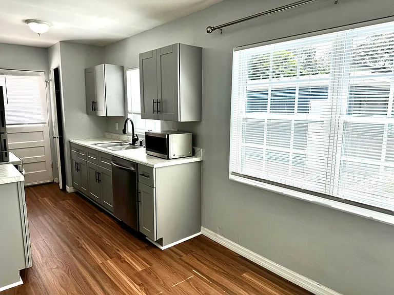 115 N Hampton Ave — Photo 9