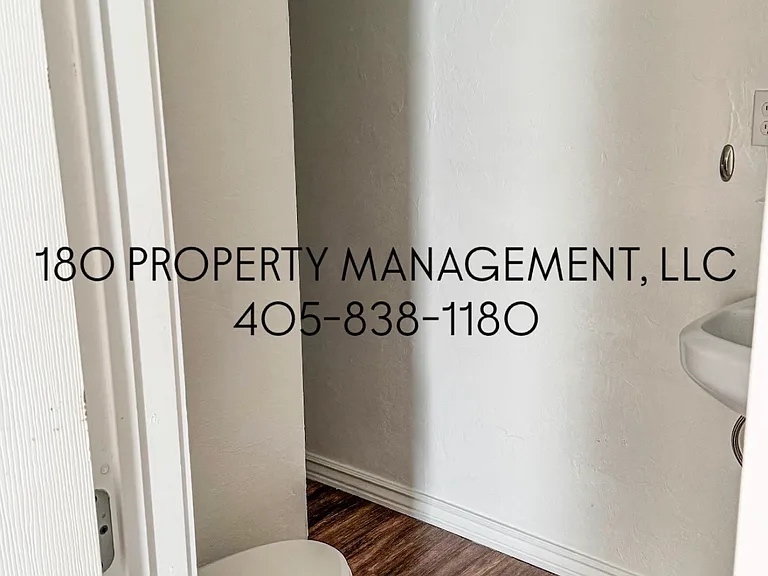 225 NW 24th St #D — Photo 6