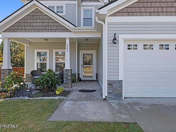 3rd image of 205 Admiral Court