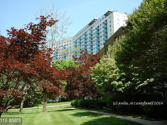 3rd image of 10201 Grosvenor Pl APT 819