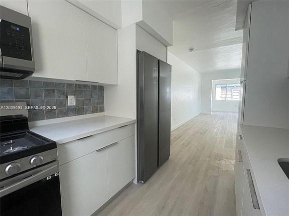 5th image of 2120 Biarritz Dr