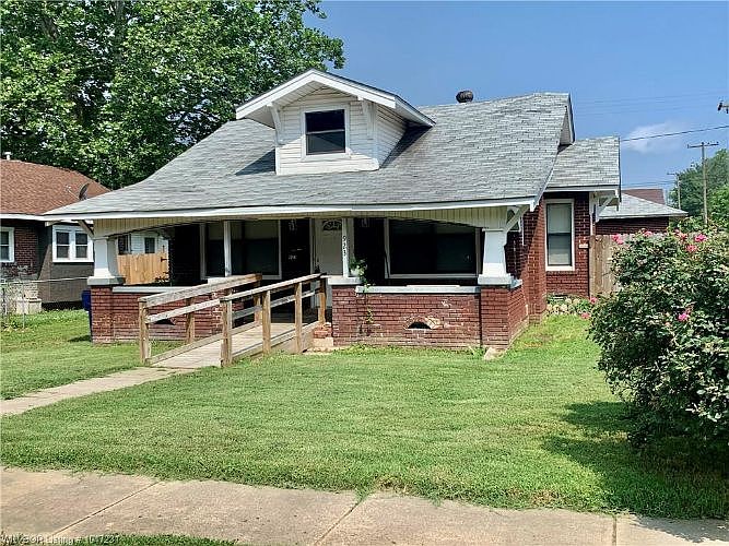 2nd image of 923 N 16th St