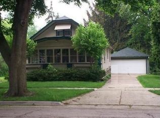 464 Orchard St, Elgin, IL 60123