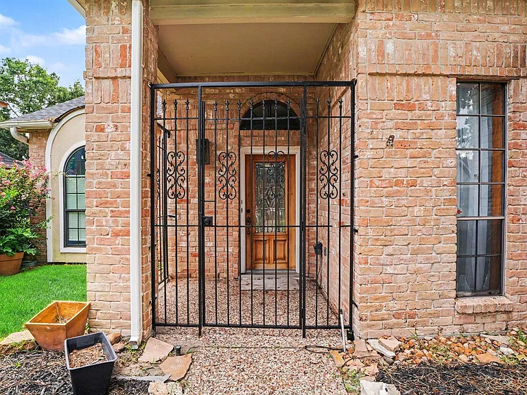 14707 Treborway Dr — Photo 9
