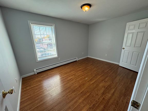 5th image of 72 Lee St Unit B