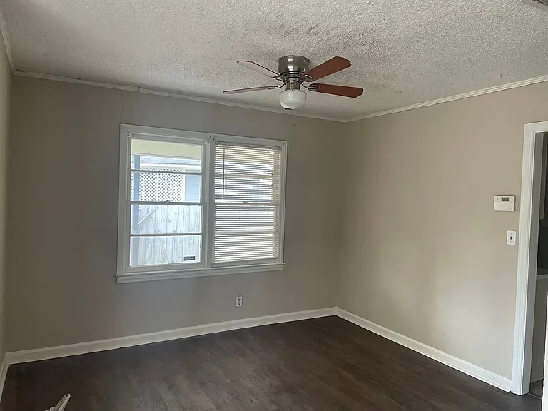 104 Holloway Dr — Photo 5