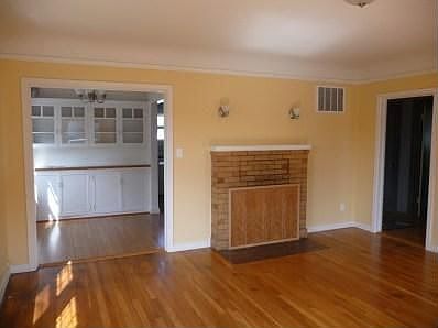 4th image of 2032 East St