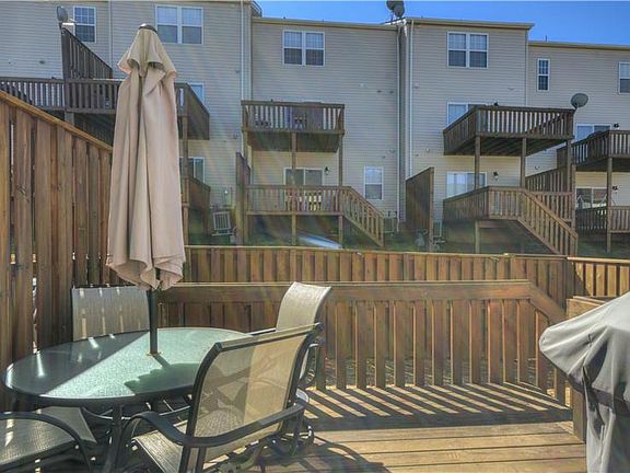 4th image of 740 Oaktree Blvd
