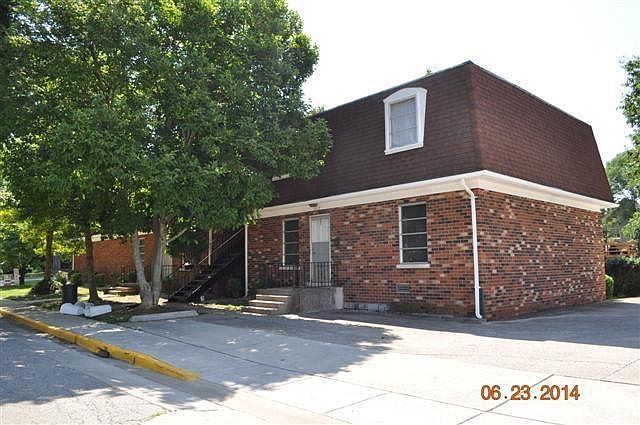 2 Bedroom 1 bath apartment in town