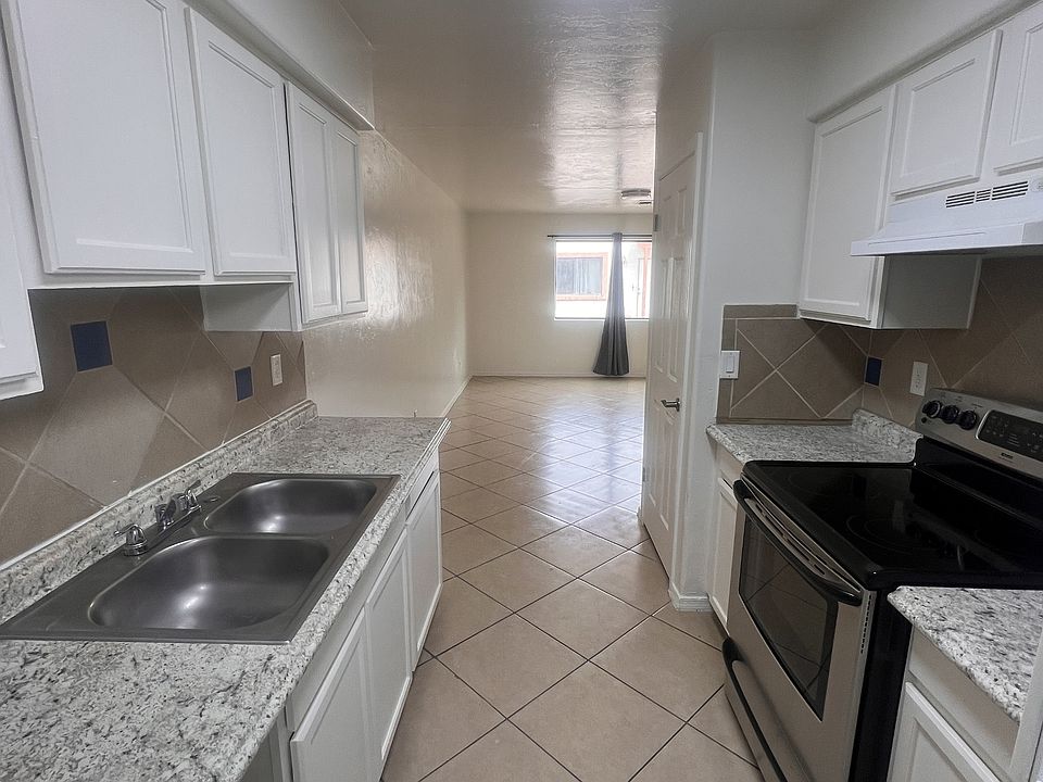 1st image of 3925 E Blacklidge Dr APT 4