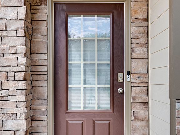 5th image of 1017 Black Oak Dr
