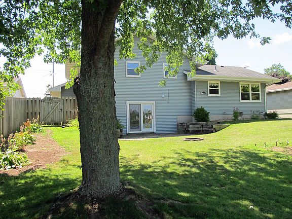 2nd image of 204 Lakeshore Dr
