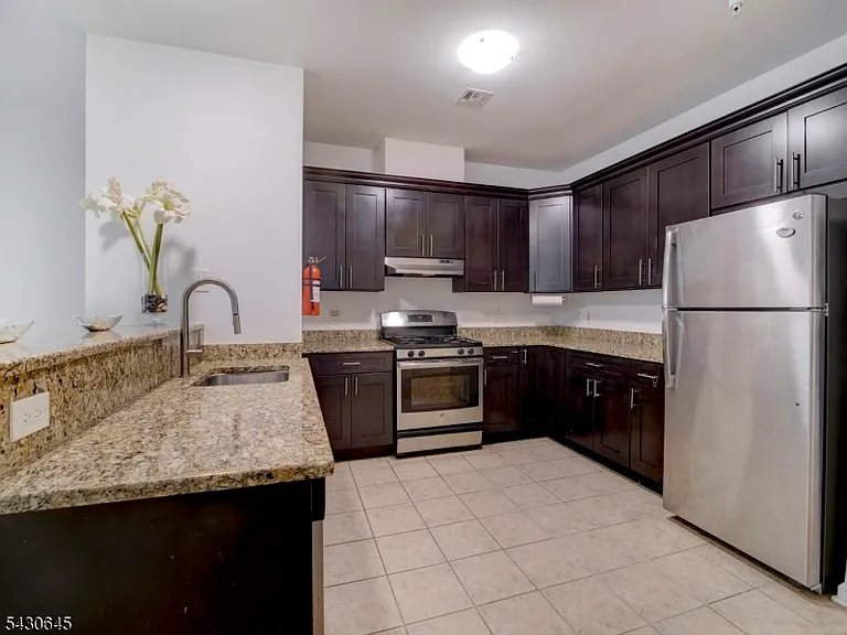 92 Willow St #3 — Photo 2