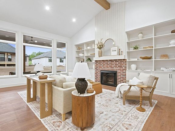 5th image of 1619 S Crepe Myrtle Lane