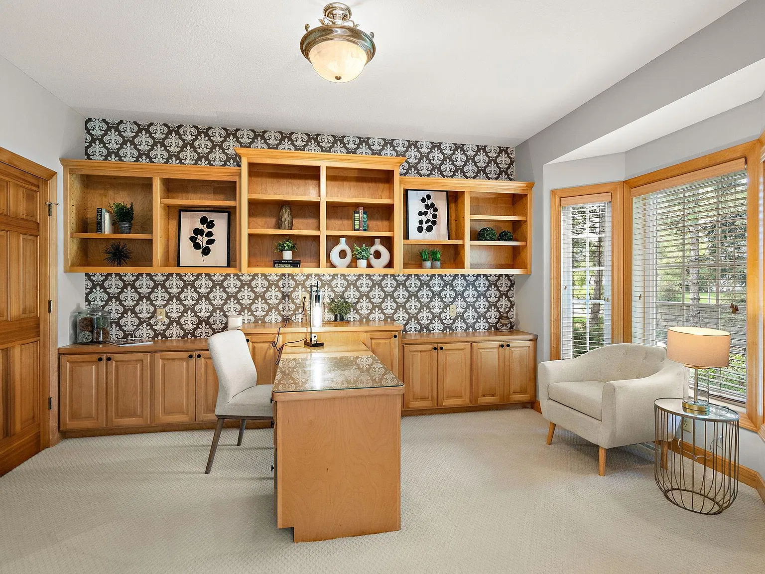 6 bed, 4.5 bath, 5090 sqft, $5,500 — Photo 3