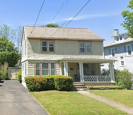 826 W 1st St photo 1