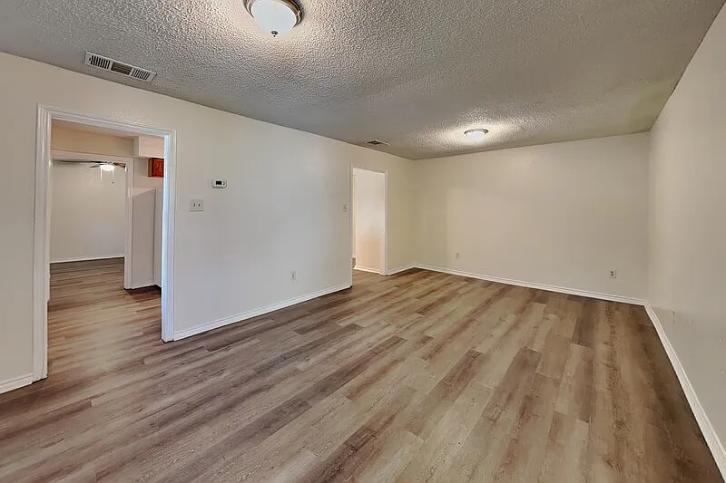 3 bed, 2.0 bath, 1308 sqft, $1,600 — Photo 3