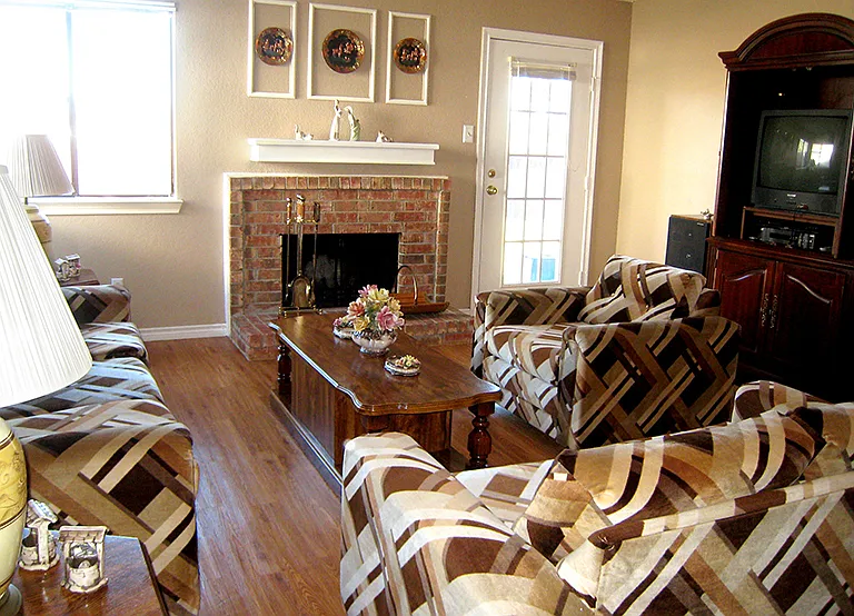 2406 High Hollow Dr — Photo 2