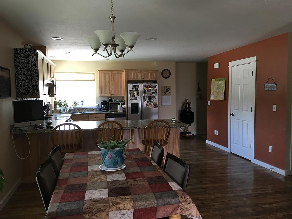 2nd image of 2670 Knight St