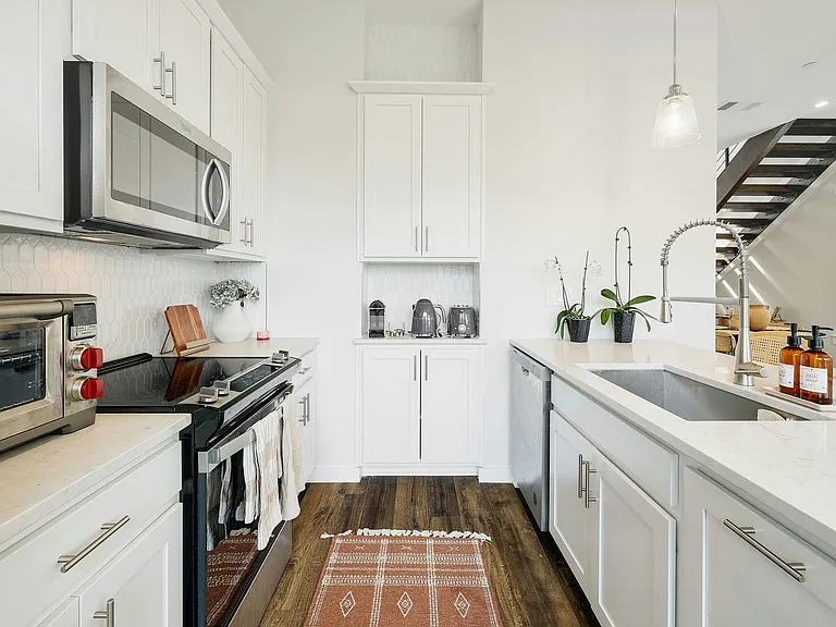 12001 Vista Parke Dr #401 — Photo 8