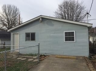 213 1/2 Virginia Ave N, Saint Albans, WV 25177