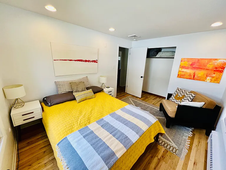 2530 Hawthorn Ave — Photo 8