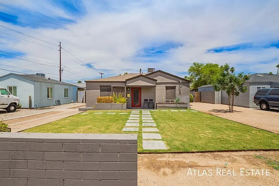 Summer Special $500 Off First Month's Rent! Classic Mid-Century Style With A Modern Twist — Photo 2