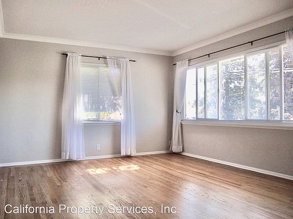 3rd image of 970 Crane St #4