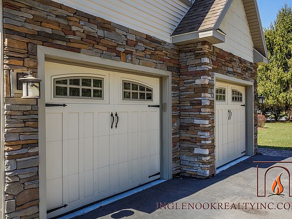 4th image of 9 Cowles Dr