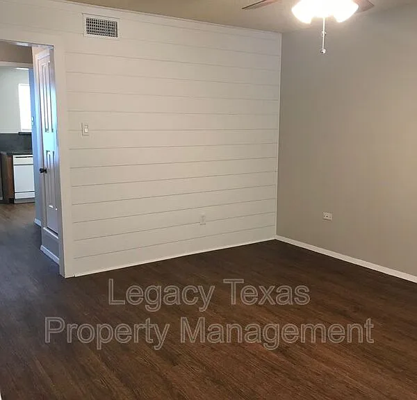 1407 Courtney Pl #B — Photo 20