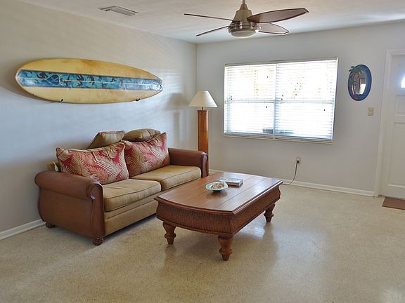 1645 Hilltop Living Room