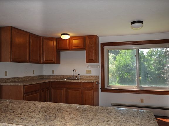4th image of 28 Pleasant St