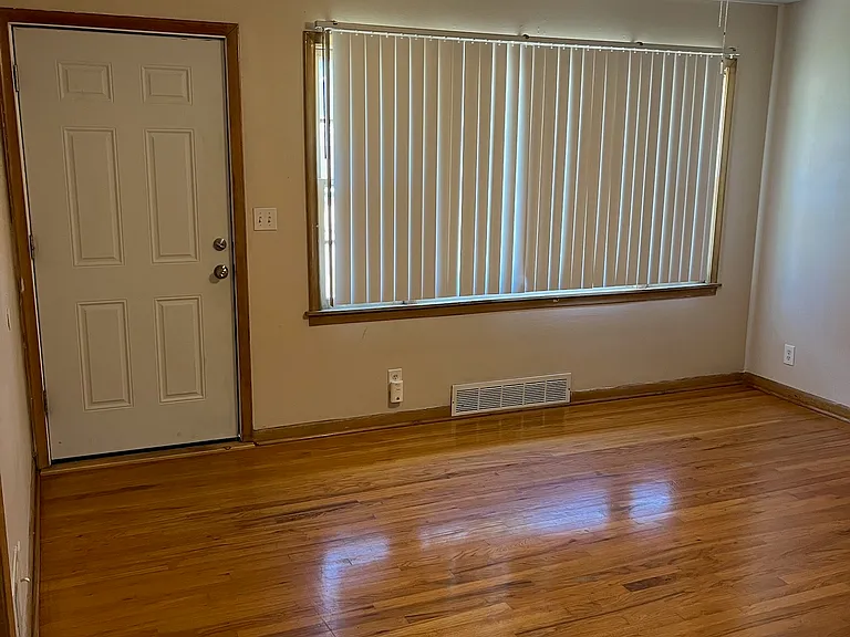 5542 W Adams St — Photo 8