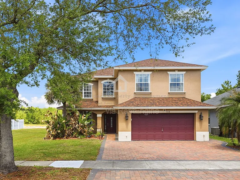 824 Lake Biscayne Way — Photo 1