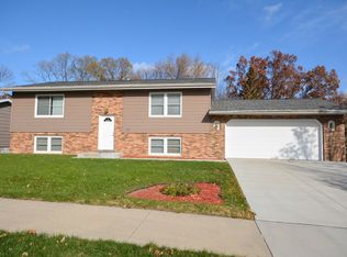 721 36th St SW, Rochester, MN 55902