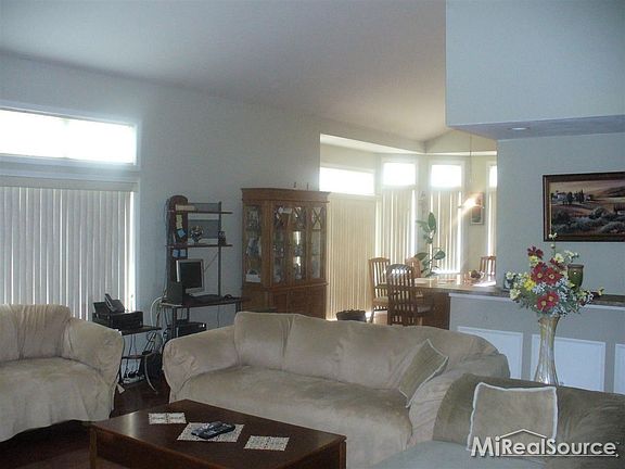 5th image of 18840 Sandhurst Dr