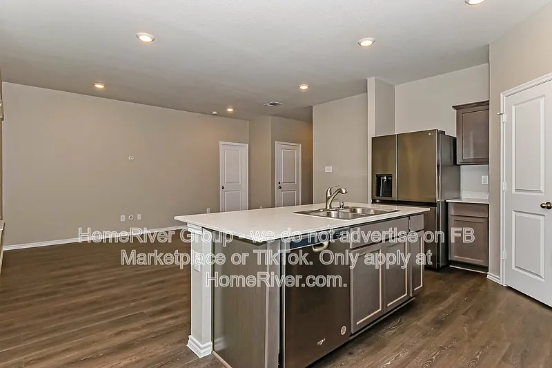 3 bed, 2.0 bath, 1310 sqft, $1,845 — Photo 3