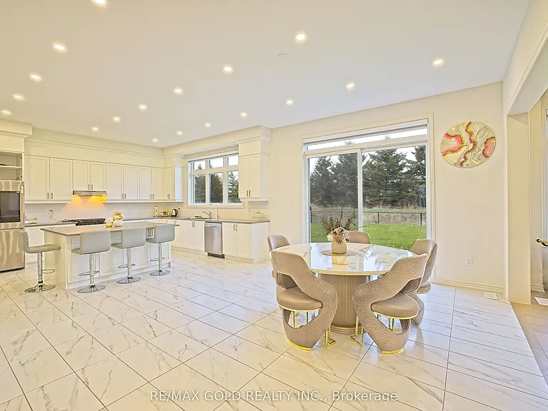 19 Marigold Blvd — Photo 15