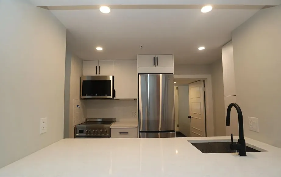 Studio, 500 sqft, $1,400 — Photo 2