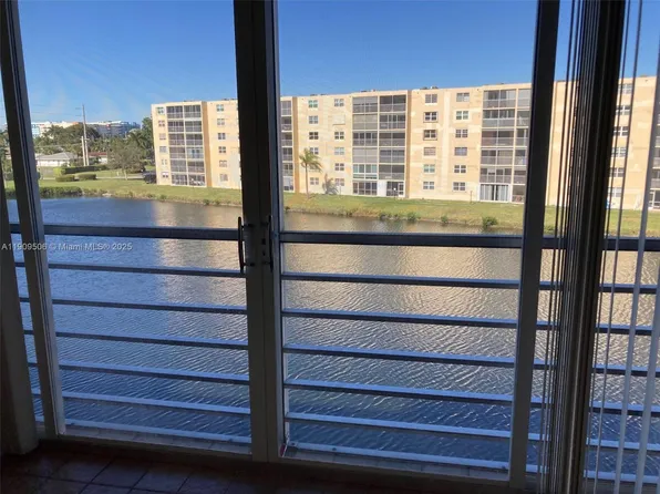 301 SE 3rd St APT 408, Dania, FL 33004