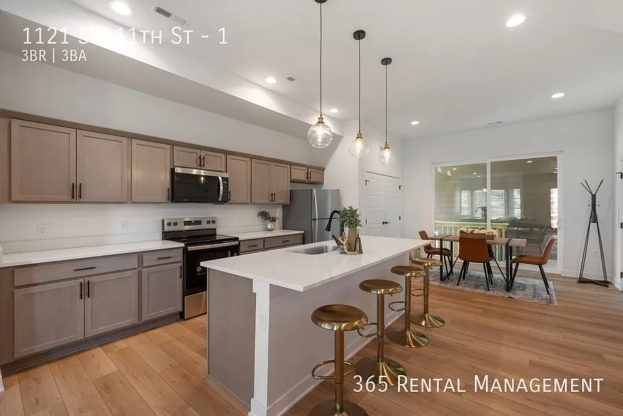 3 bed, 2.5 bath, 1850 sqft, $2,195 — Photo 2