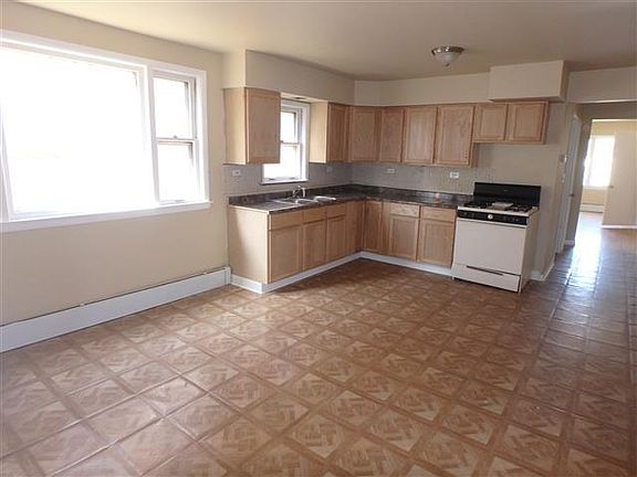 3rd image of 15809 Carse Ave