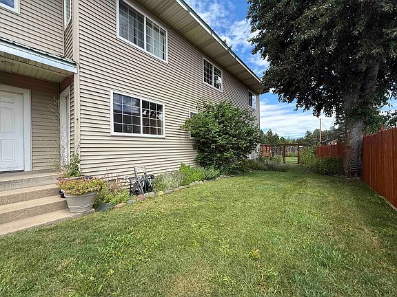 2nd image of 520 Ash St
